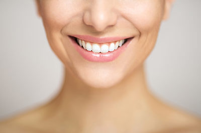 Liebe Dein Lächeln – Zahnarztpraxis Dr. Anne Harder Zürich Kreis 4: Individuelle Lösungen auf medizinisch hohem Niveau für schöne, gesunde und strahlende Zähne